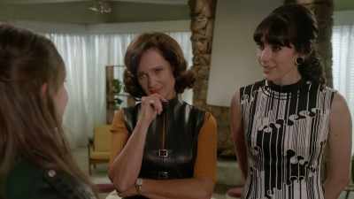 Well, he hasn't
coughed up a ring or nothing, - Ms Fisher's Modern Murder Mysteries