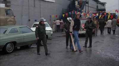 - Well, you have an opening.
- And how you do that, Buford? - Walking Tall Part II