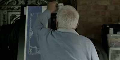 Well, as he gets a bit
closer he notices - Hatton Garden: The Heist