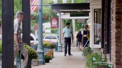 - Well, he's gonnabe my father-in-law, - Wedding at Graceland