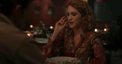 Well, I am gonna go...
powder my nose. - The Republic of Sarah