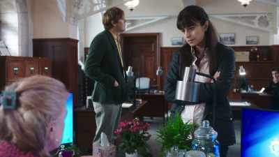 -Well, I could stay
and give you a hand. - Beyond Paradise