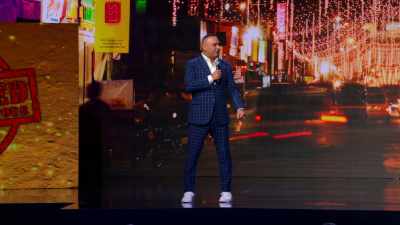 Well, I don't have three
weeks where I can't fly - Russell Peters: Deported