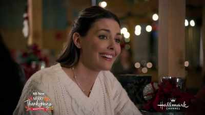 - Well, I haven't had to
remake any drinks tonight, - Making Spirits Bright
