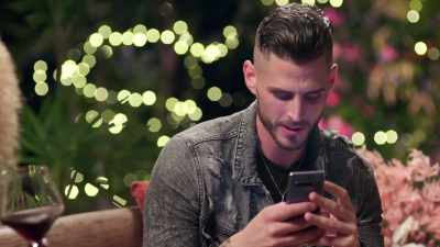>> WELL, I HOPE I'LL BE THE
FUNNER DATE. - Love Island