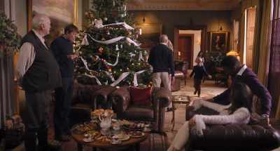 -Well, I like these little characters.
-[Jackie chuckles] - Father Christmas Is Back