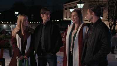 Well, if we can find a place.
So far, everything's booked. - Everything Christmas