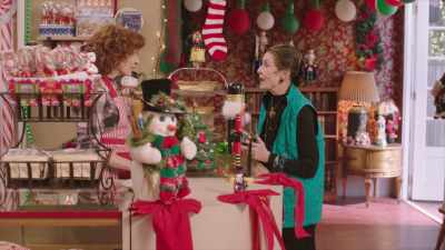 - Well, I'm here to order
Maggie's famous apple crust pie. - This Is Our Christmas
