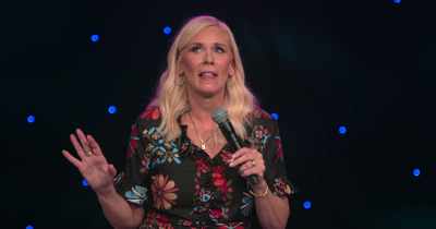 - Well, I'm not taking that back.
- [audience laughing] - Leanne Morgan: I'm Every Woman