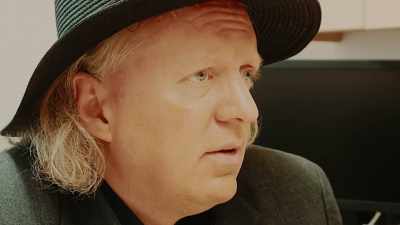 - Well, he isn't yet. I
ran into him yesterday. - Teddiscare