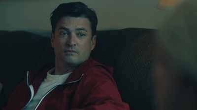 - Well, it's a different
environment this time. - Stalked Within