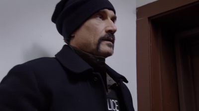       - Well, it's clean. - Chicago P.D.