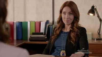 - Well, it's gonna be
a really short story - The Julius House: An Aurora Teagarden Mystery