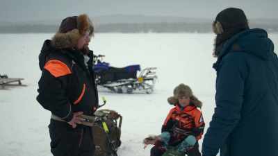 - Well, I've never fished.
- [Allu] Never? - The Reluctant Traveler with Eugene Levy