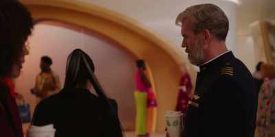 Well, you know, Iris,
we could... sedate him. - Avenue 5