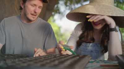 We'll label the trays
afterwards so we know
this is yours. - What Am I Eating? With Zooey Deschanel