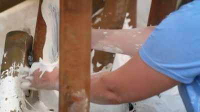 WE'LL LAY SOME PLASTER STRIPS
OVER THAT STEEL, - Dino Hunters