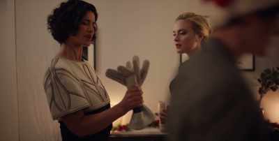Well, she left her gloves at work - Season of Love