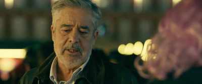 Well, she left me for a hot guy,
twenty years my junior. - Padre no hay mas que uno 3