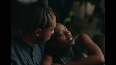 - Well, let her live.
- Is she real? - Random Acts of Flyness