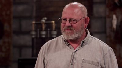 - Well, Lyle, your weapon
here feels good in the hand. - Forged in Fire