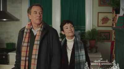Well, Megan and Nash seem to be
getting along pretty well. - Last Vermont Christmas