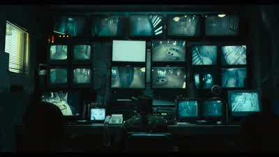 We'll neutralize the soldiers there and enter. - The Suicide Squad
