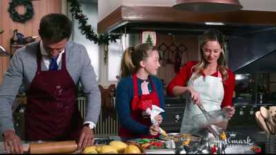 We'll perform on Friday at 3:00.
Katie, can you come? - Christmas at the Palace