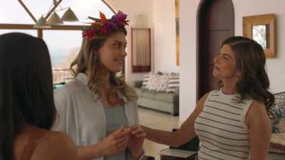 Well, Phoebe, you do look
absolutely stunning in that. - A Costa Rican Wedding