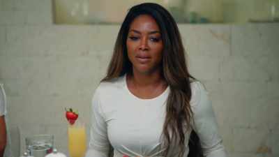 - Well...
[scoffs] - The Real Housewives Ultimate Girls Trip