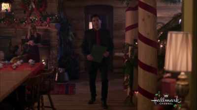 Well, it seems I've got friends
in places - Christmas at Holly Lodge