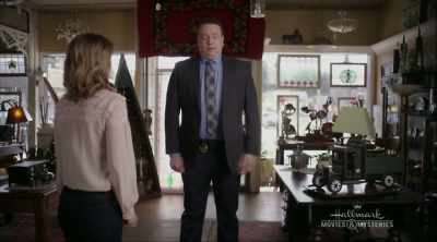 WELL, SHE WAS
GETTING READY - Garage Sale Mysteries: Picture a Murder