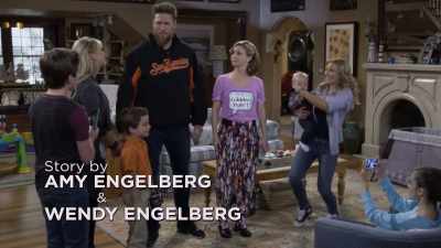 Well, sit. Sit, sit.
Oh, it's so nice to have you. - Fuller House