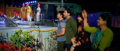 "We'll spend every Sunday
in Sangam Talkies" - Shaadi Mein Zaroor Aana