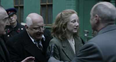 We'll take you inside. He's in bed. - The Death of Stalin
