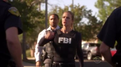 We'll take the side door. - Criminal Minds