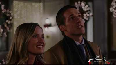 Well, the legend says
that as the night fell, - Christmas at the Palace