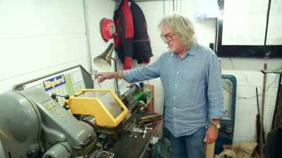 Well, the light obviously objects.
Oh, what's... - James May and the Dull Men