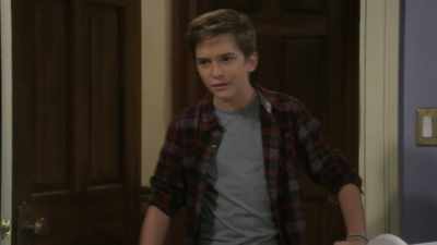 Well, then it's settled.
You're staying here. Knuckles. - Fuller House