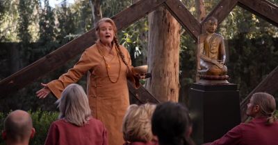 Well, there's the lunch gong. - Grace and Frankie