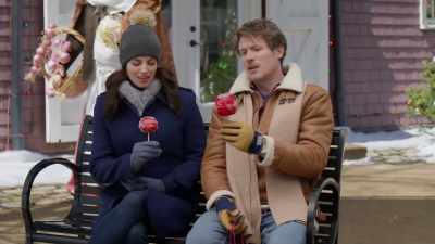 Well, these are Kris
Kringle's famous candy apples. - Believe in Christmas