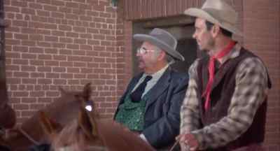- Well?
- They're meltin' the gold! - Sam Whiskey