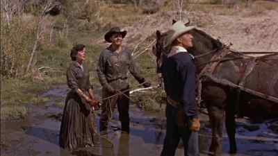 - Well, think we can get it out, Mister...
- Stride, Ben Stride. - 7 Men from Now