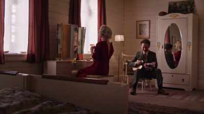 Well tonight I'll tell you something
I'm not who you think - Teddy's Christmas
