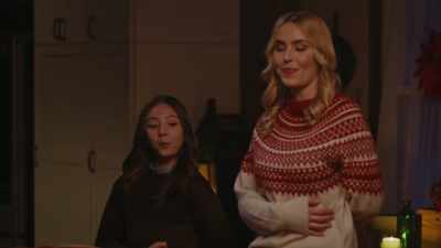 - Well, what do we have here? - Christmas on the Alpaca Farm
