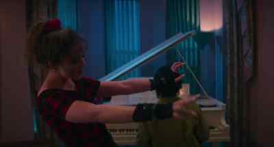 - Well, what do we know
about Derek's new songs? - Lisa Frankenstein