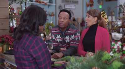 Well, why don't you
try theme rooms? - Christmas Hotel