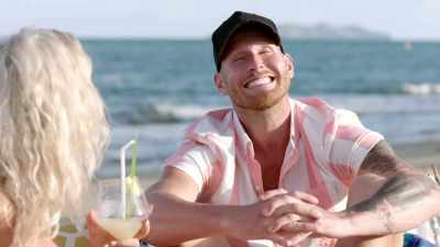 >> WELL, YOU MAKE ME HAPPY, SO. - Love Island