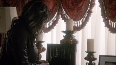 WENDY:
Gem. It's me. - Sons of Anarchy