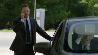 -We're a little screwed here.
-Okay, okay, - The Passage